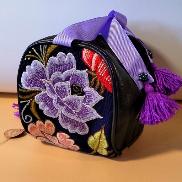 Handmade Mexican Multipurpose Pouch - Picture 1 of 9